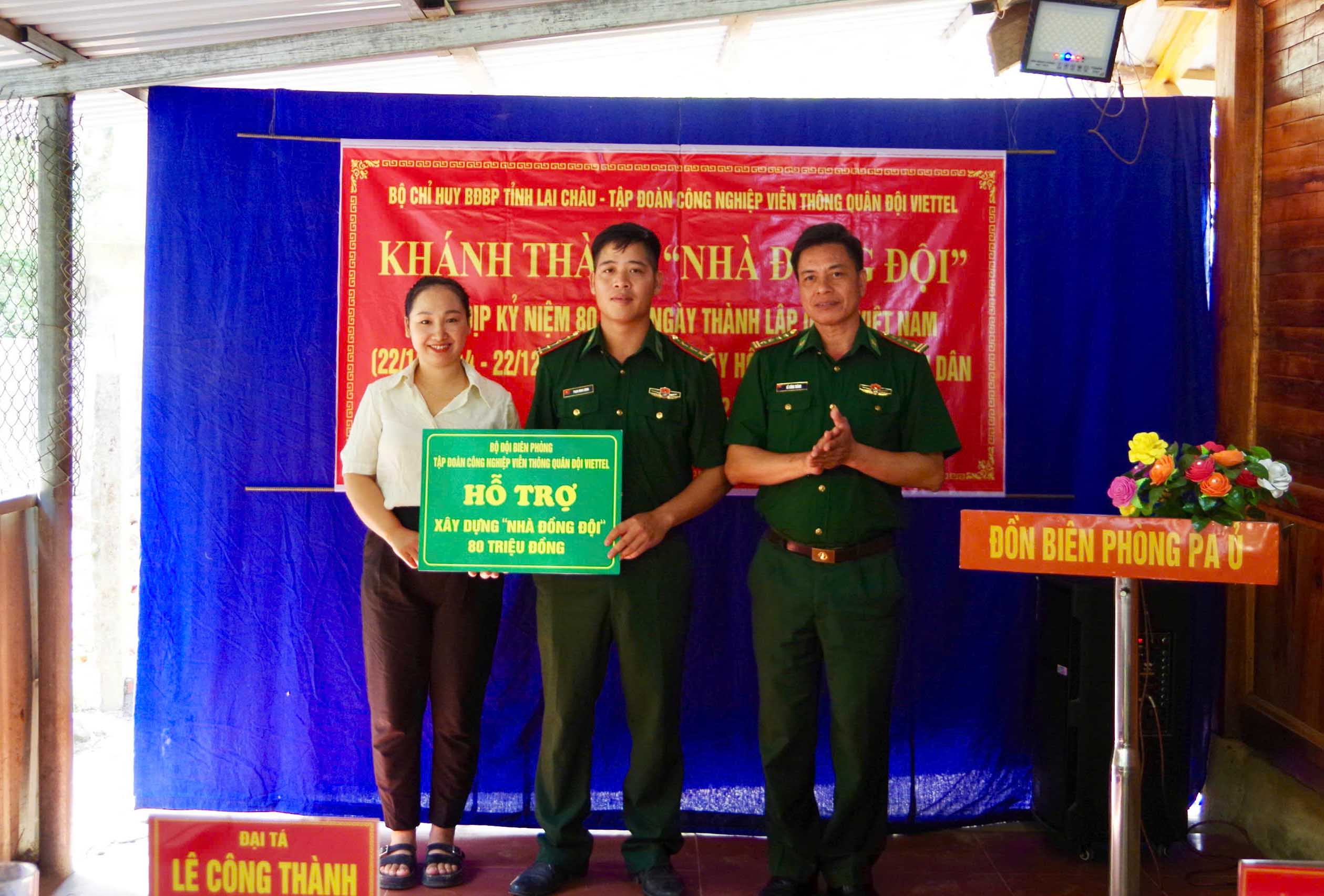 Bàn giao "Nhà đồng đội”