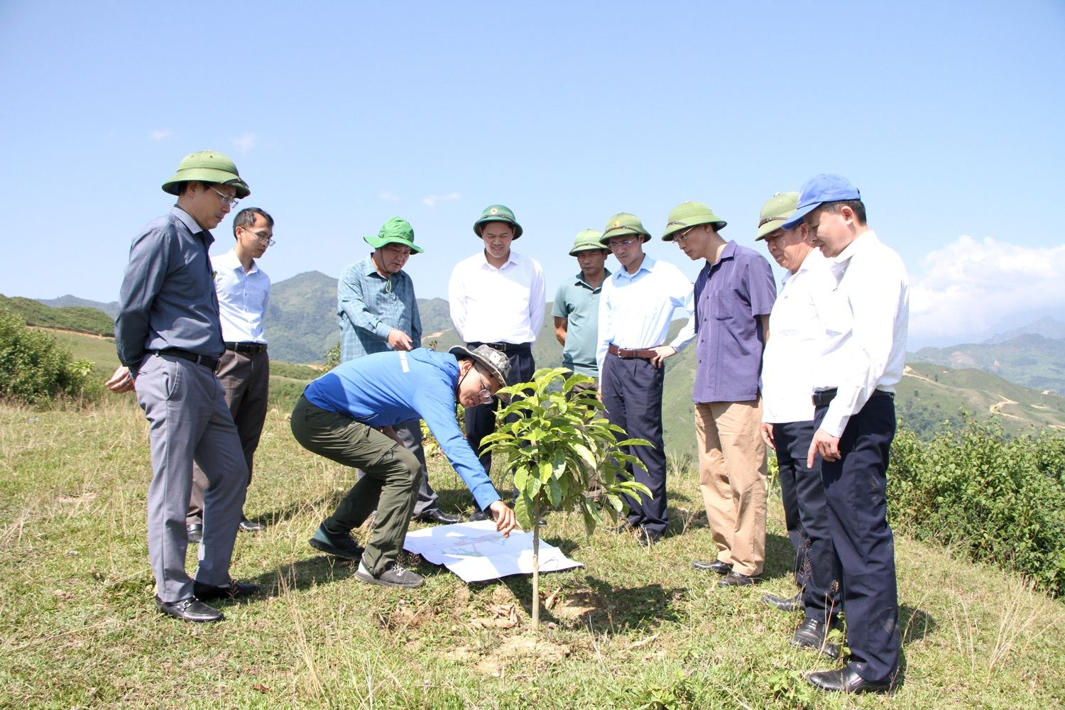 Đoàn kiểm tra (số 2) Tiểu ban Văn kiện Đại hội Đảng bộ tỉnh lần thứ XV, nhiệm kỳ 2025-2030 làm việc tại huyện Tân Uyên