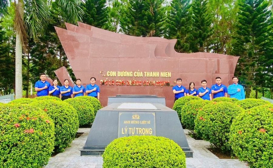 Nhiều hoạt động kỷ niệm 110 năm ngày sinh đồng chí Lý Tự Trọng