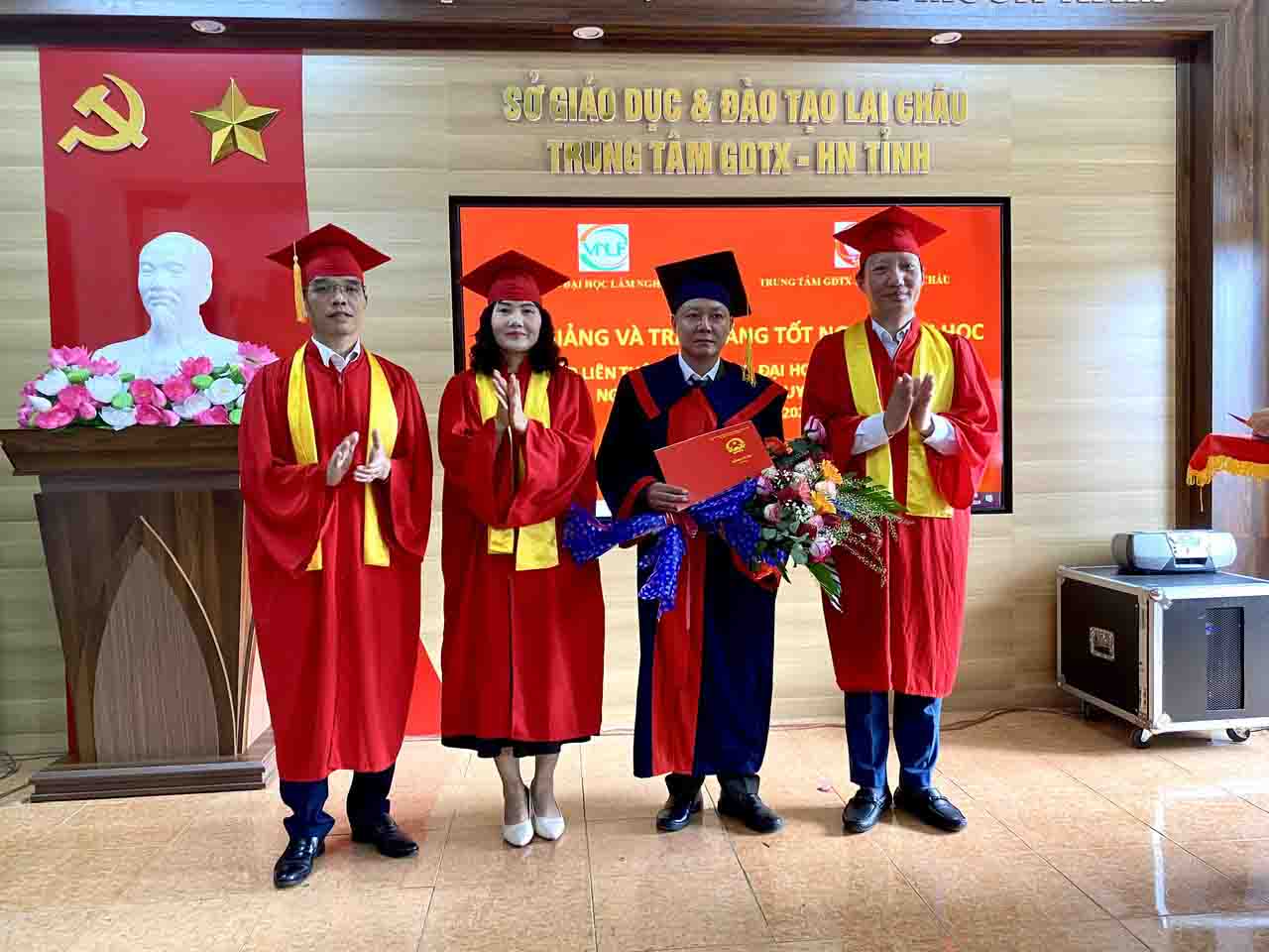 Lễ bế giảng và trao bằng tốt nghiệp đại học ngành quản lý tài nguyên rừng khóa học 2020-2024