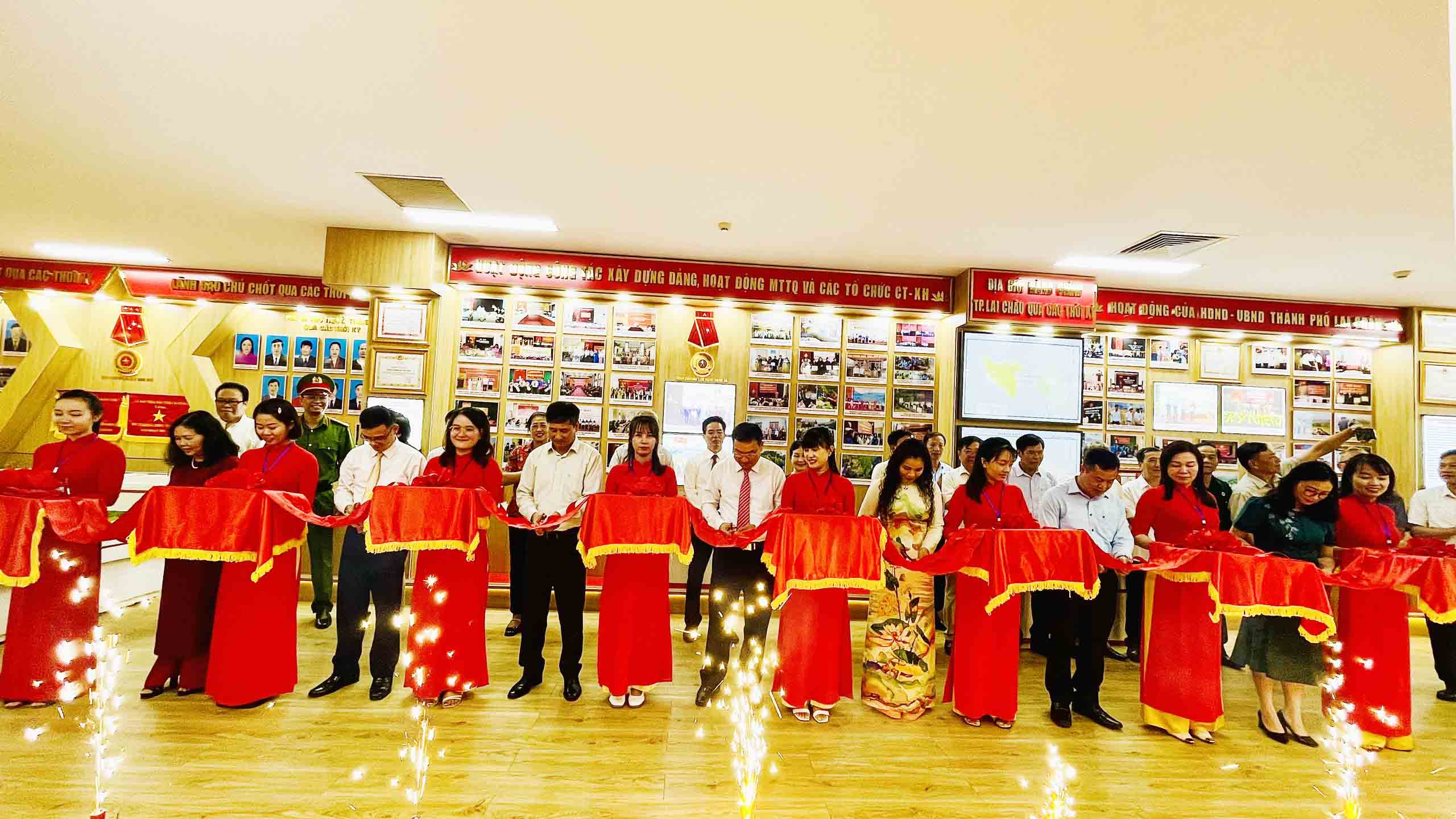 Ra mắt, khánh thành các công trình chào mừng 20 năm thành lập Đảng bộ thành phố Lai Châu