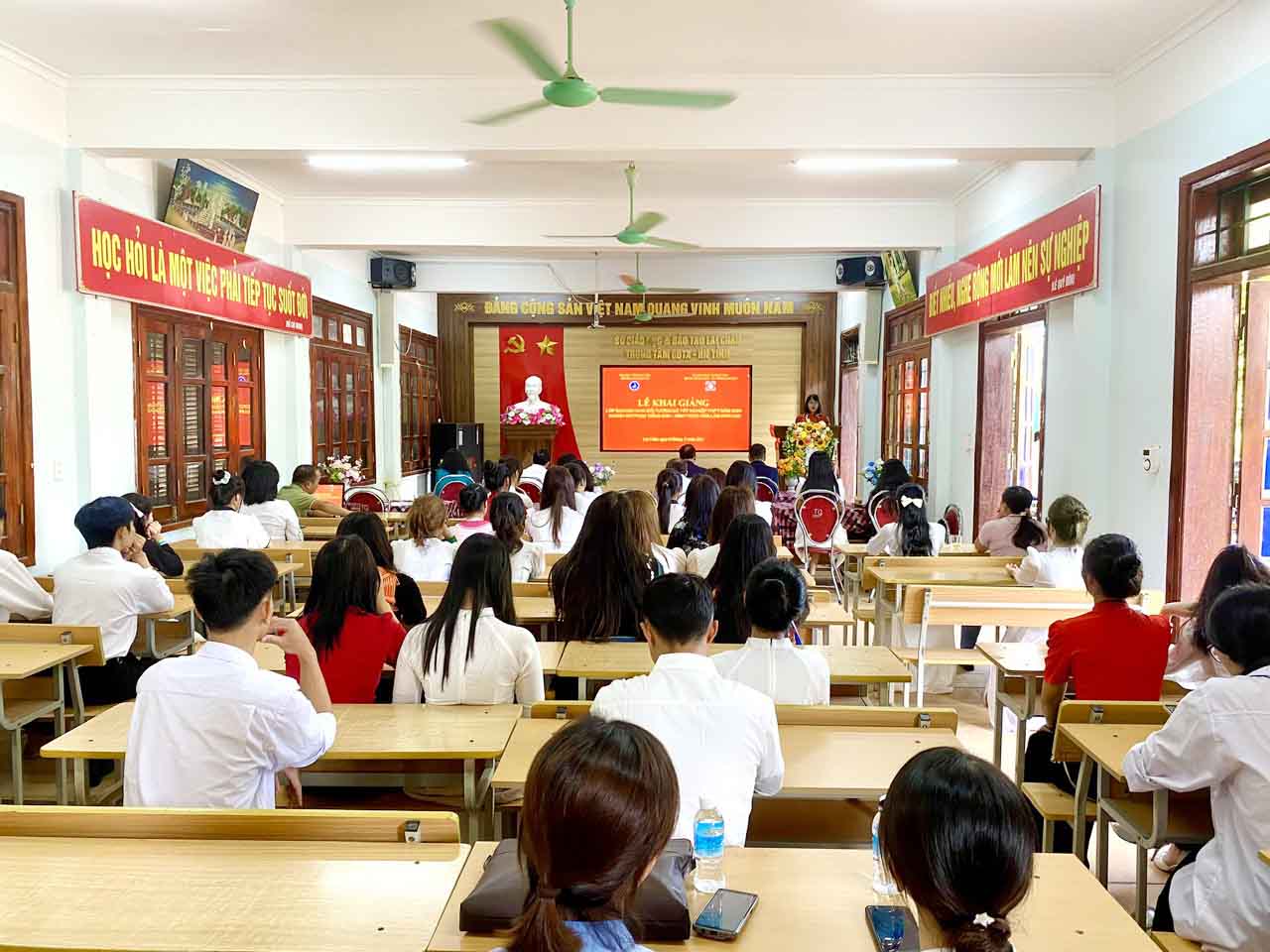 Khai giảng lớp Đại học ngành Sư phạm Tiếng Anh