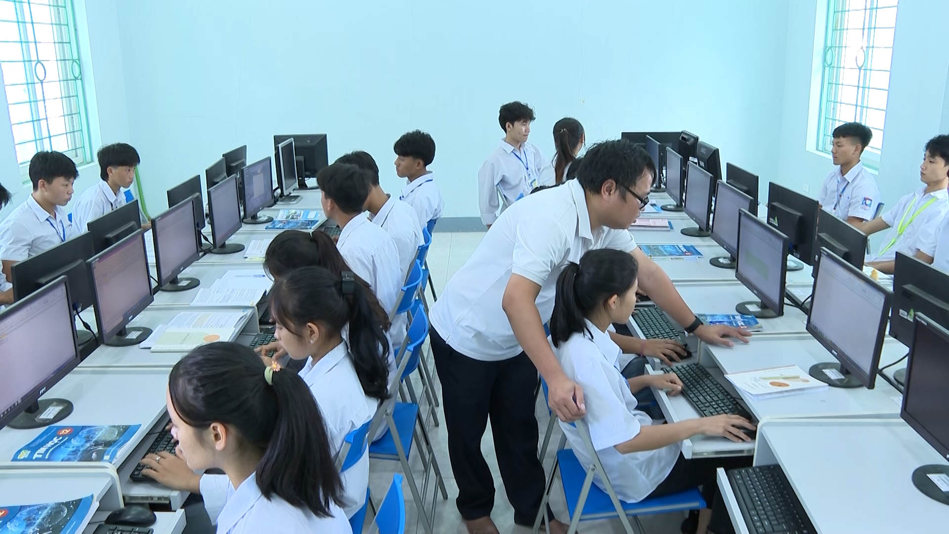 Trường học vùng khó nỗ lực chuyển đổi số