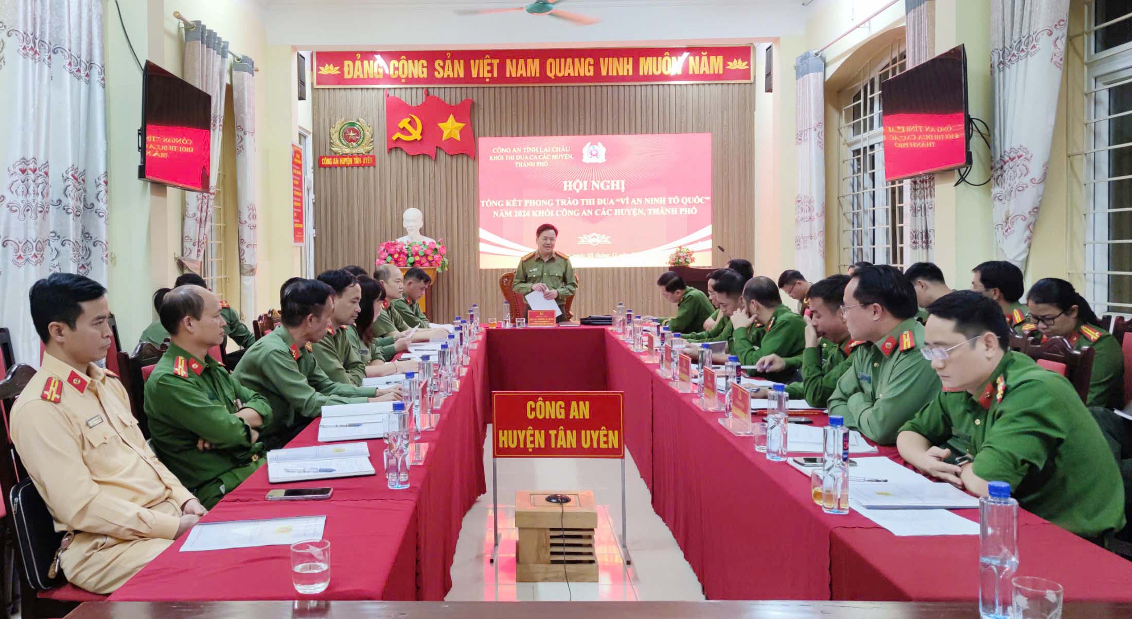 Đề nghị Bộ Công an tặng Cờ thi đua xuất sắc cho Công an thành phố Lai Châu