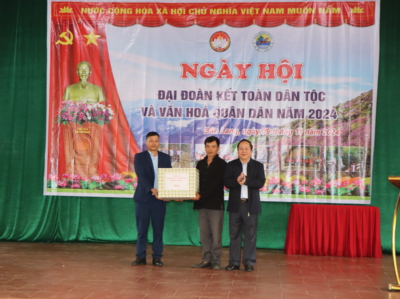 Ngày hội Đại đoàn kết toàn dân tộc và văn hóa quân dân Bản Lang 2 năm 2024