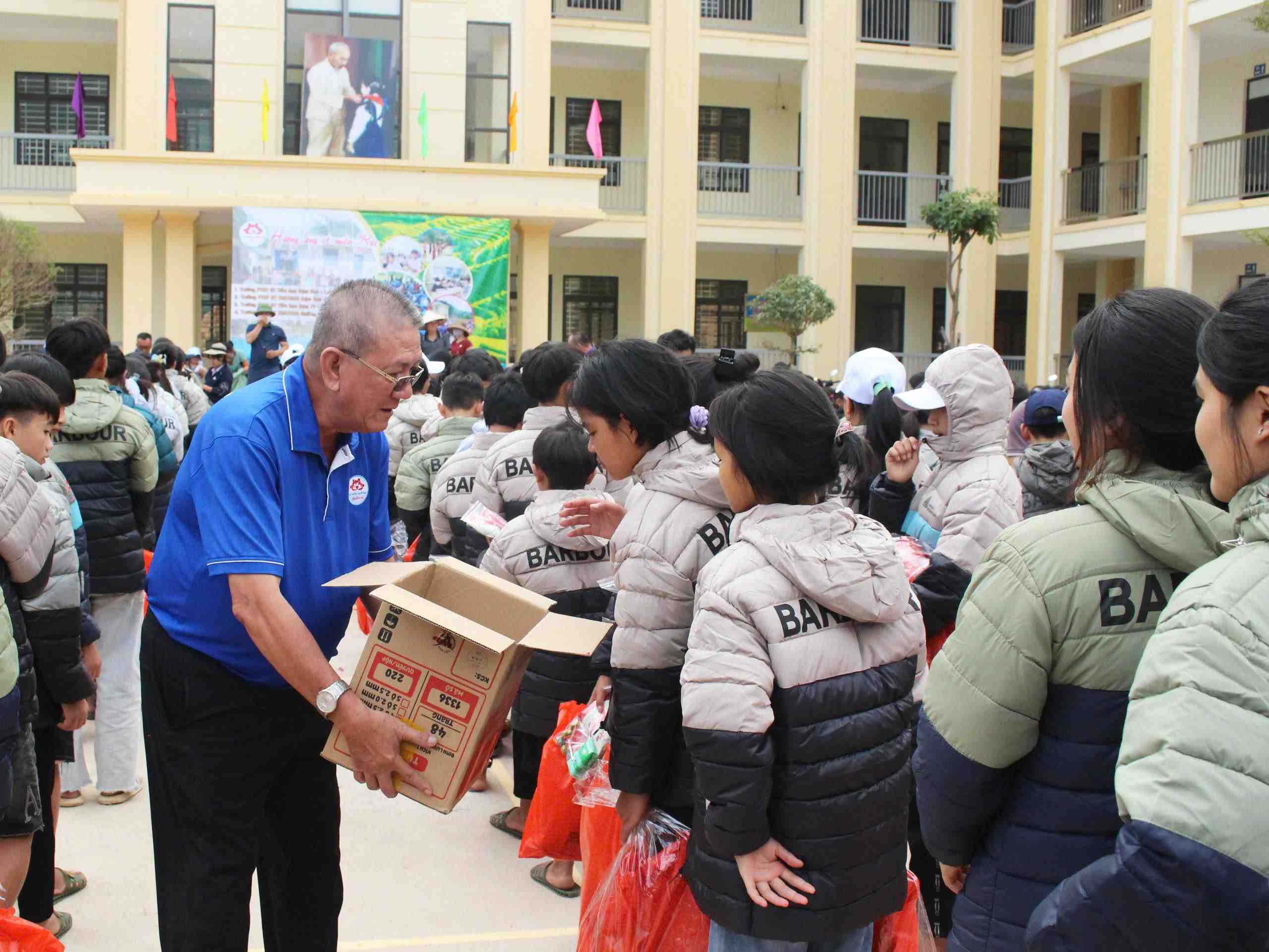 Hướng lòng về miền Bắc