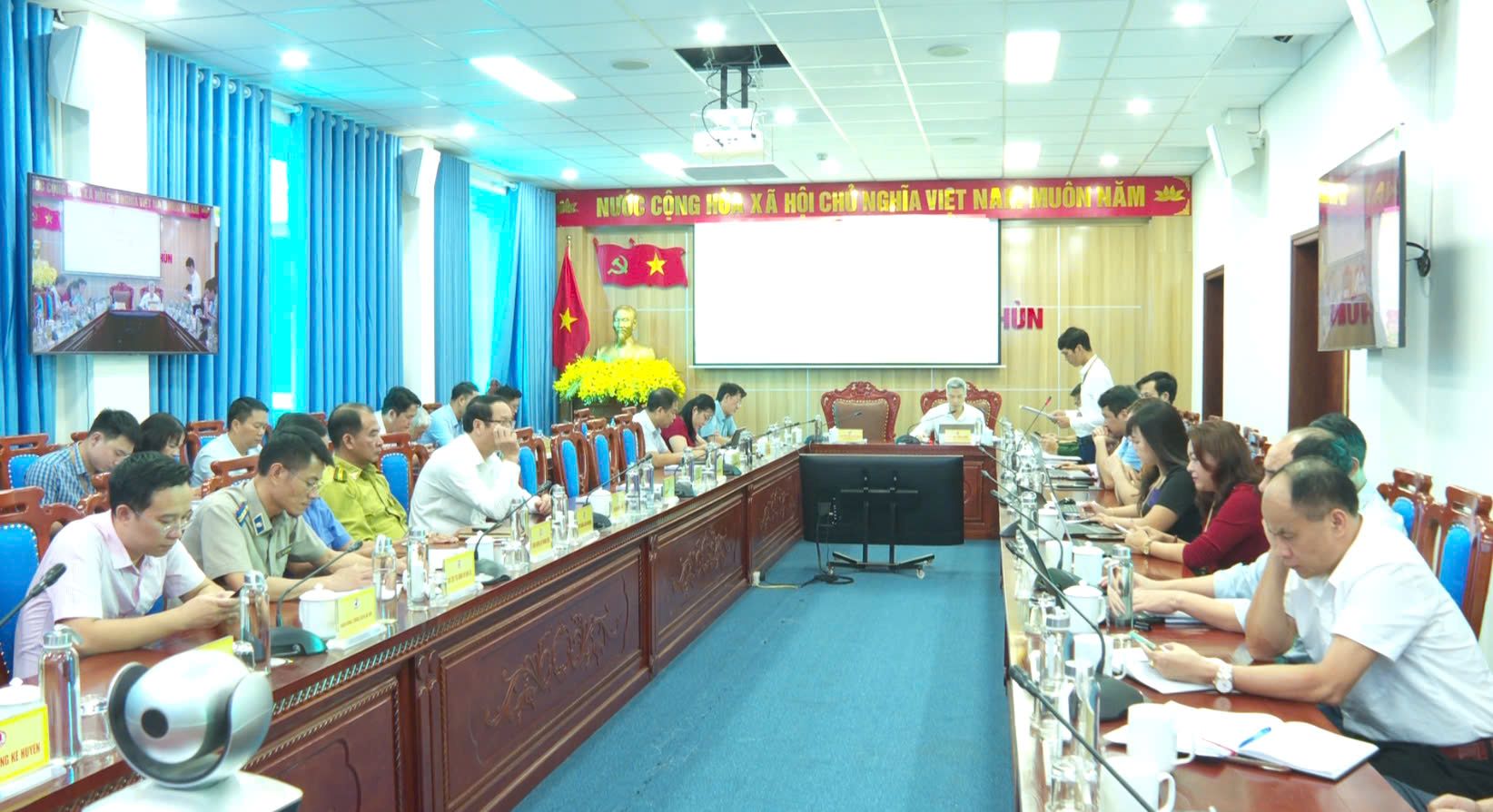 UBND huyện Nậm Nhùn: Phiên họp trực tuyến thường kỳ tháng 1