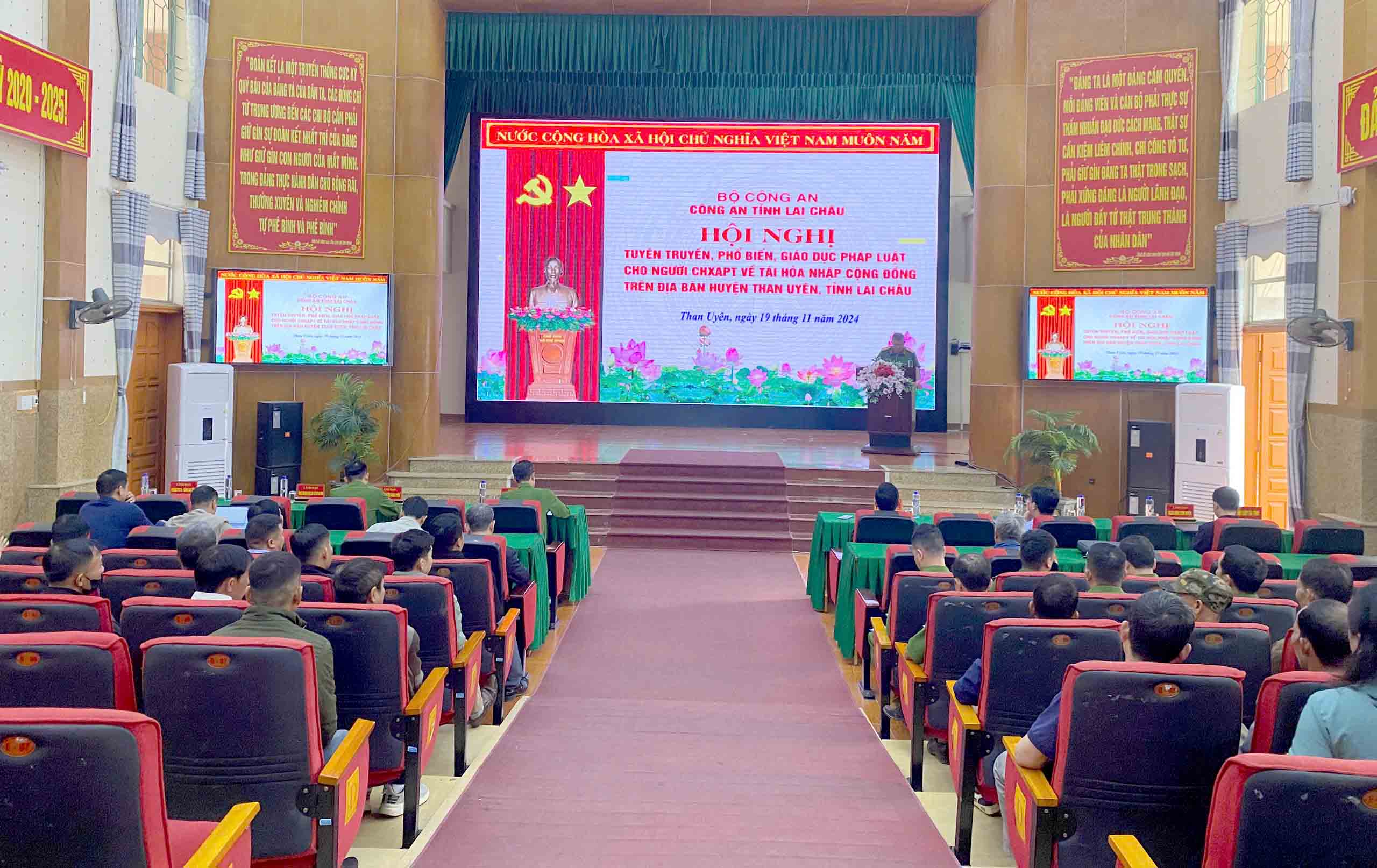 Hội nghị tuyên truyền, phổ biến, giáo dục pháp luật cho người chấp hành xong án phạt tù