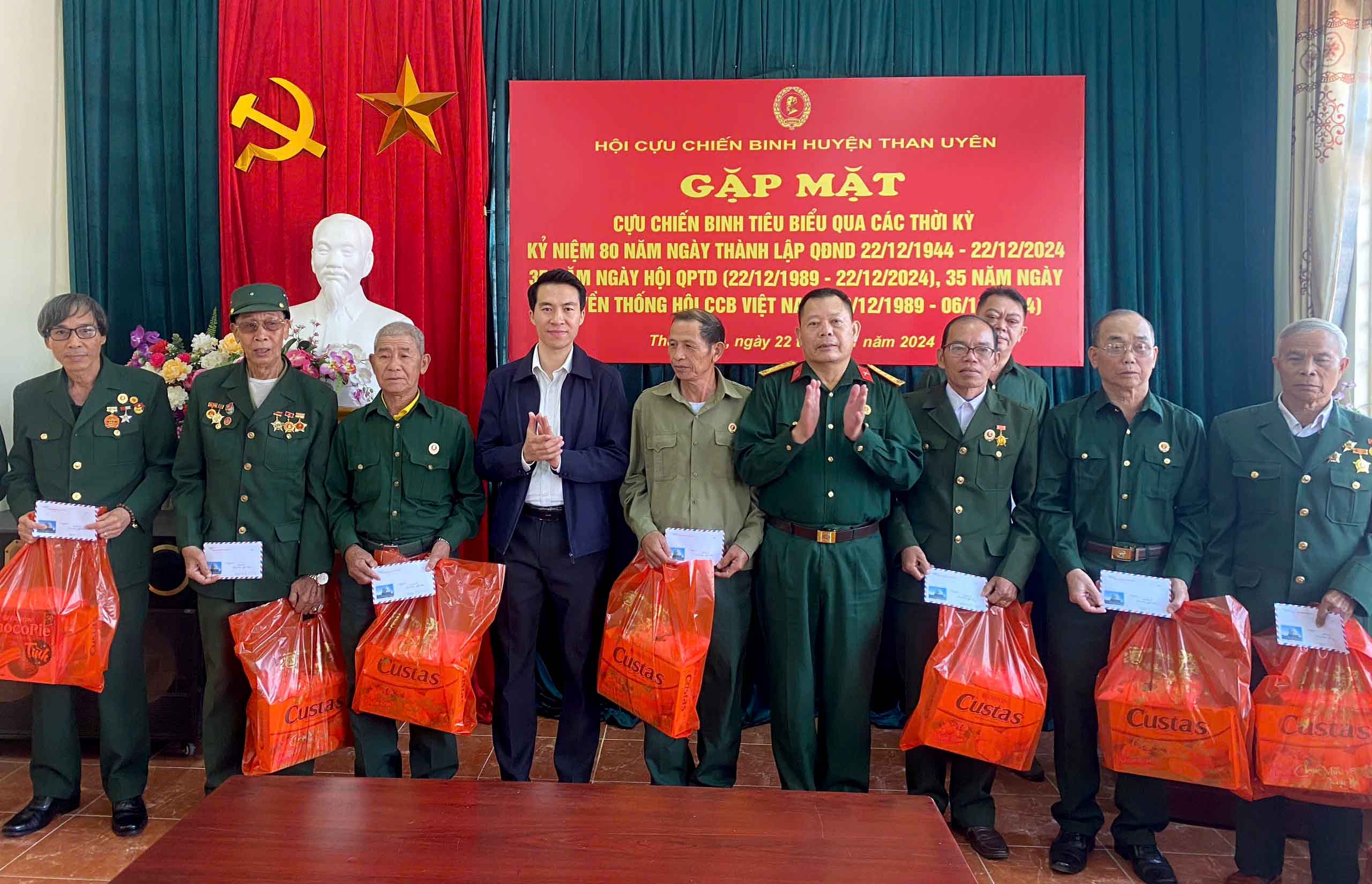 Gặp mặt cựu chiến binh tiêu biểu qua các thời kỳ