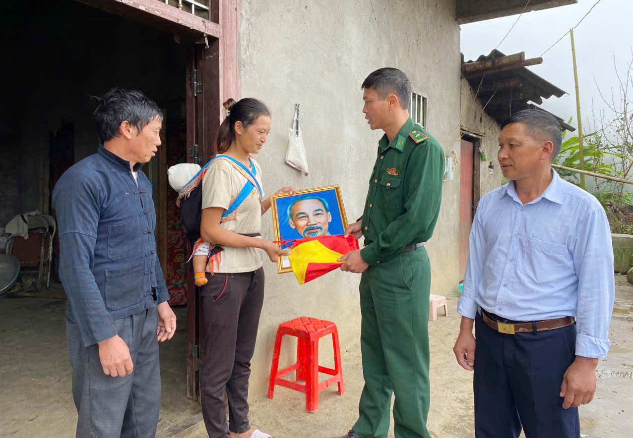 Sáng ngời phẩm chất bộ đội Cụ Hồ